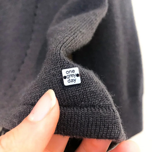 One Grey Day 100% Wool Tight Knit Gray Grunge Bohemian Cutout Back Sweater XS - Picture 4 of 8